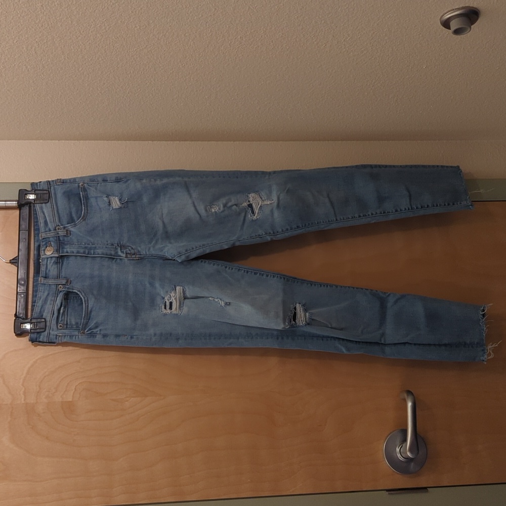 Size 4 aero distressed jeans